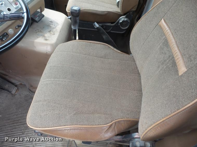 image for item DA1626 1995 Ford L9000 semi truck