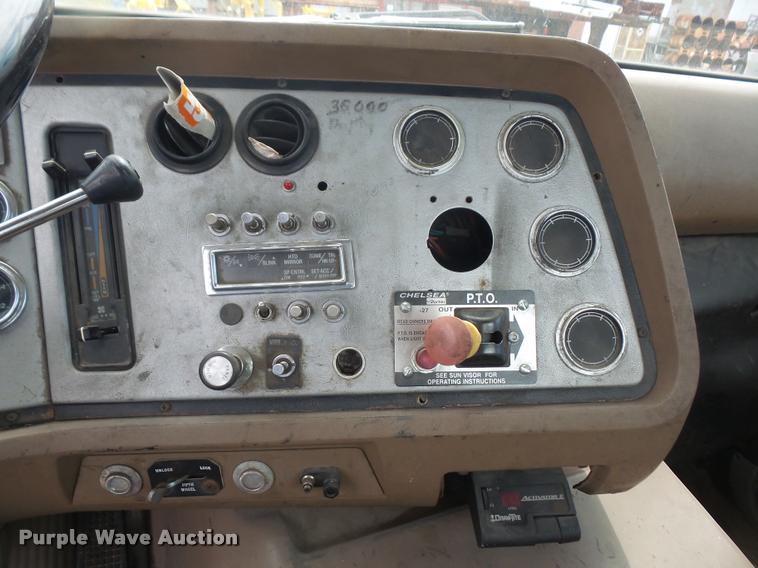 image for item DA1626 1995 Ford L9000 semi truck