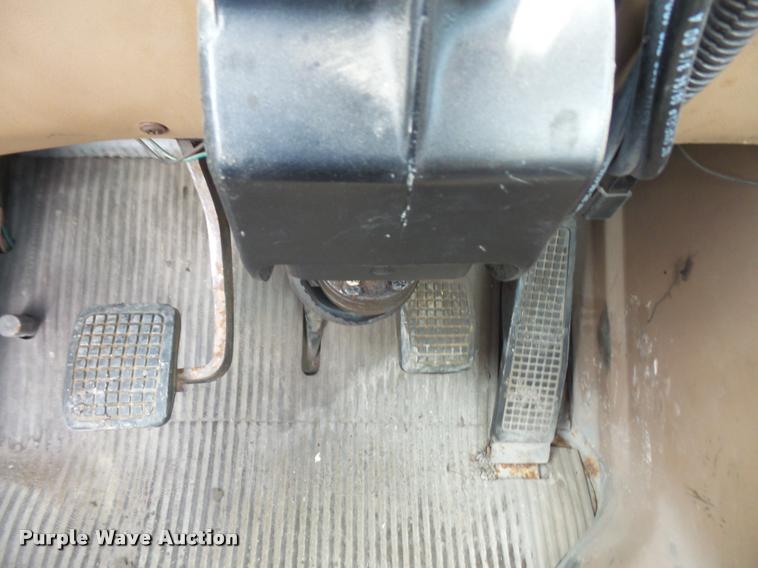 image for item DA1626 1995 Ford L9000 semi truck