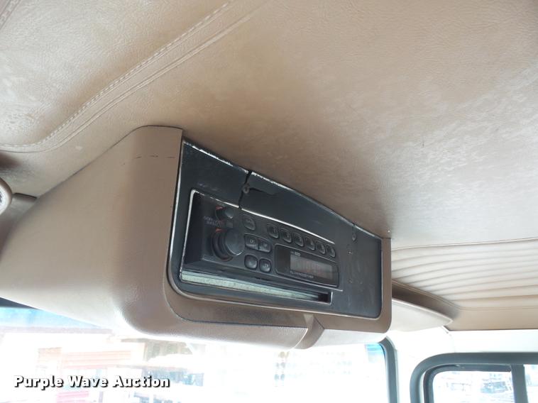 image for item DA1626 1995 Ford L9000 semi truck