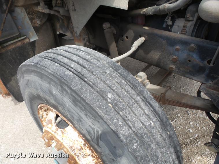 image for item DA1626 1995 Ford L9000 semi truck