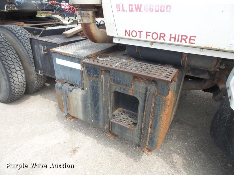 image for item DA1626 1995 Ford L9000 semi truck