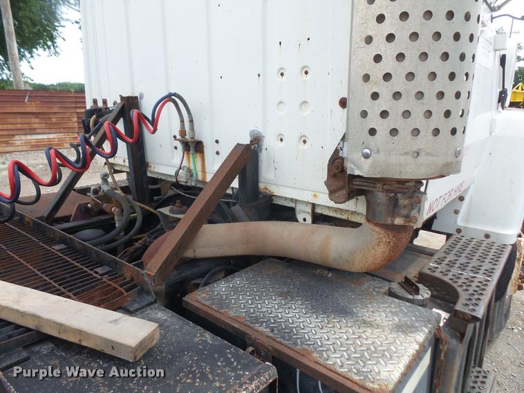 image for item DA1626 1995 Ford L9000 semi truck