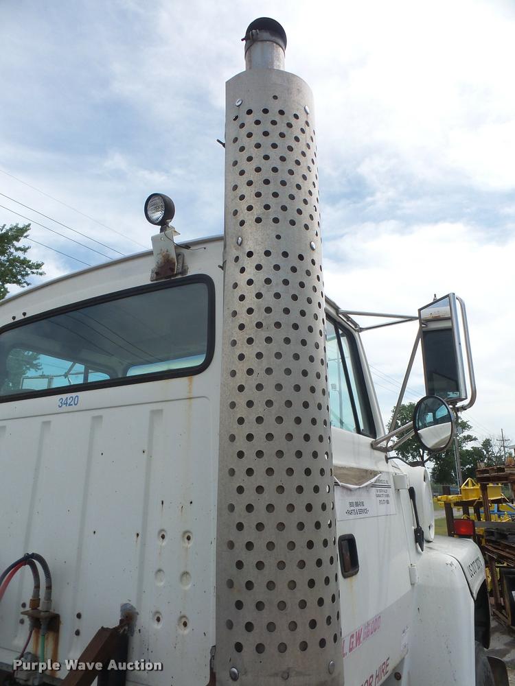 image for item DA1626 1995 Ford L9000 semi truck