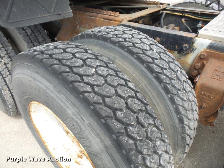 image for item DA1626 1995 Ford L9000 semi truck