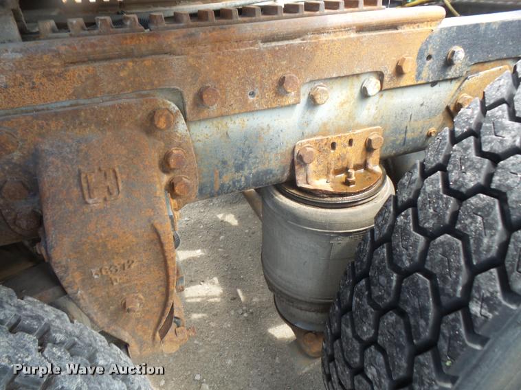 image for item DA1626 1995 Ford L9000 semi truck