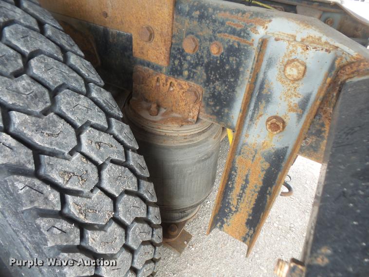 image for item DA1626 1995 Ford L9000 semi truck