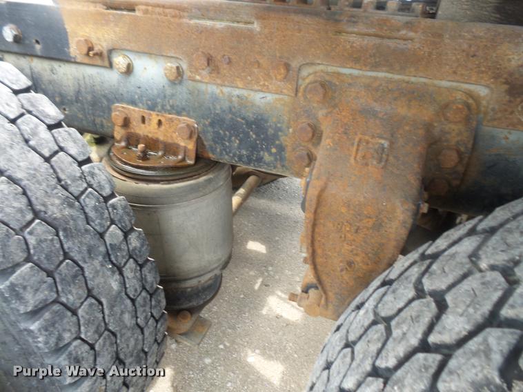 image for item DA1626 1995 Ford L9000 semi truck