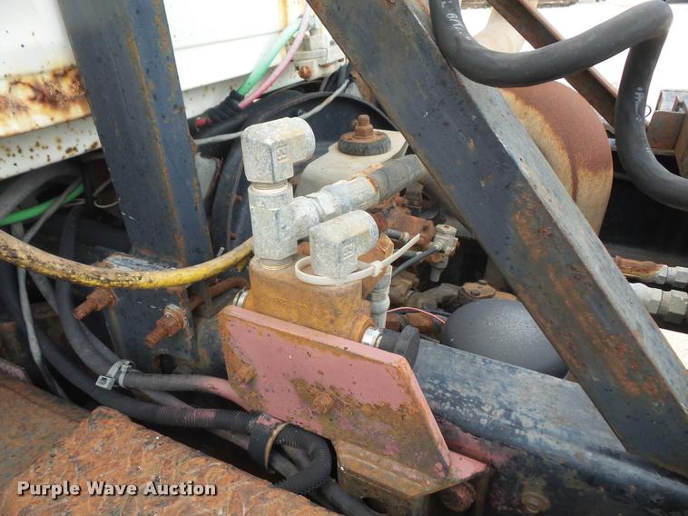 image for item DA1626 1995 Ford L9000 semi truck