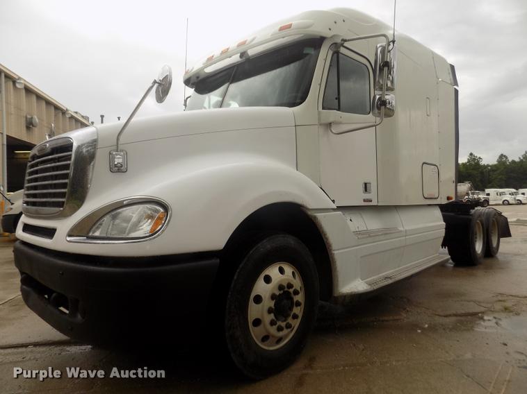 image for item DA3059 2005 Freightliner Columbia semi truck