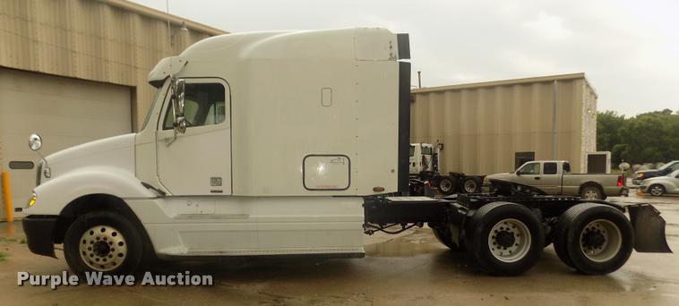 image for item DA3059 2005 Freightliner Columbia semi truck