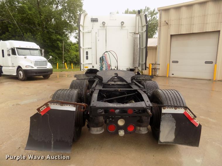 image for item DA3059 2005 Freightliner Columbia semi truck