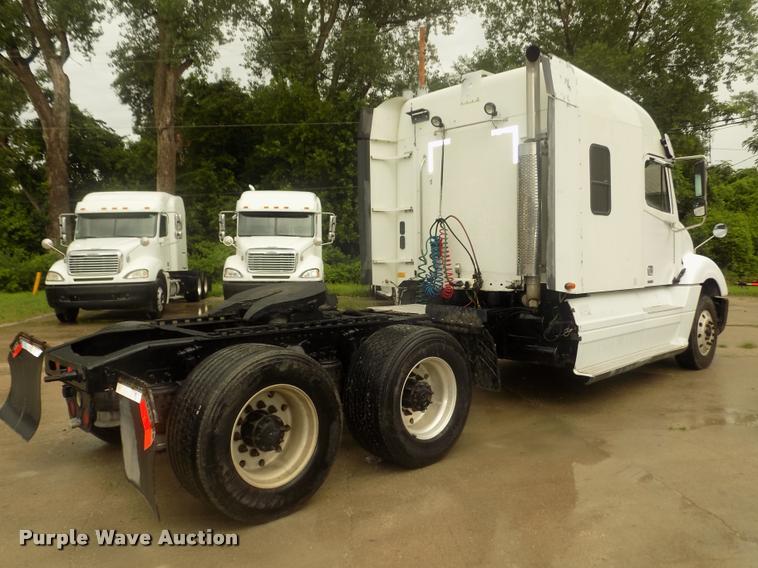 image for item DA3059 2005 Freightliner Columbia semi truck