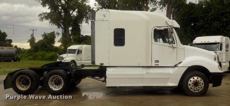 image for item DA3059 2005 Freightliner Columbia semi truck