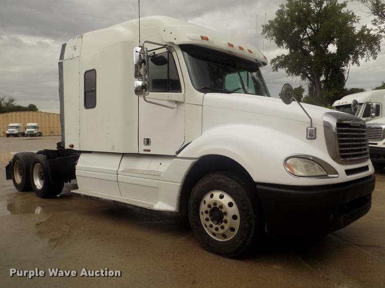 image for item DA3059 2005 Freightliner Columbia semi truck