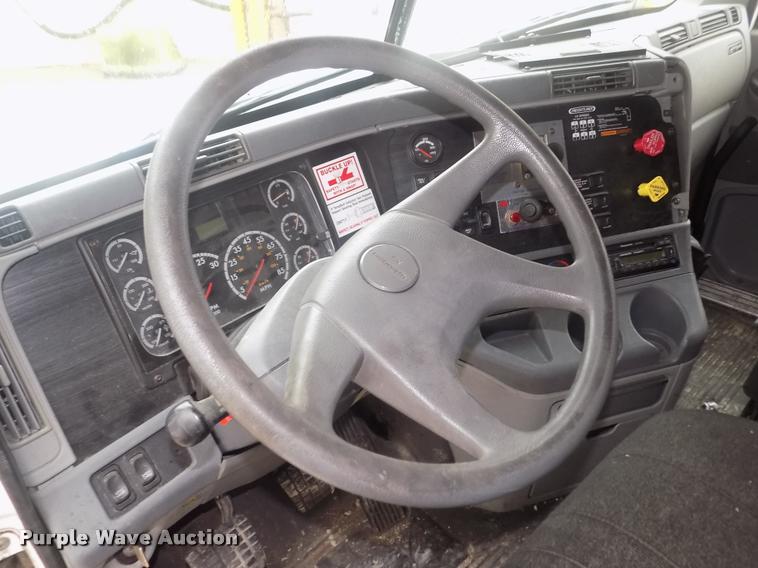 image for item DA3059 2005 Freightliner Columbia semi truck