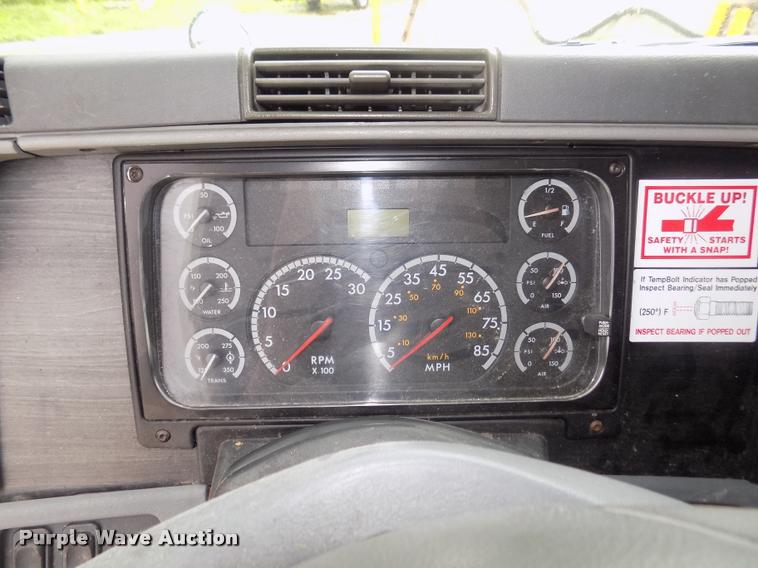 image for item DA3059 2005 Freightliner Columbia semi truck