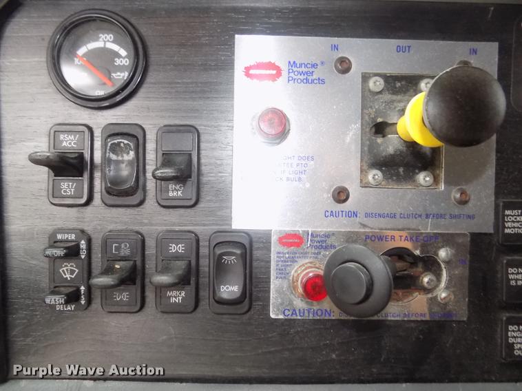 image for item DA3059 2005 Freightliner Columbia semi truck