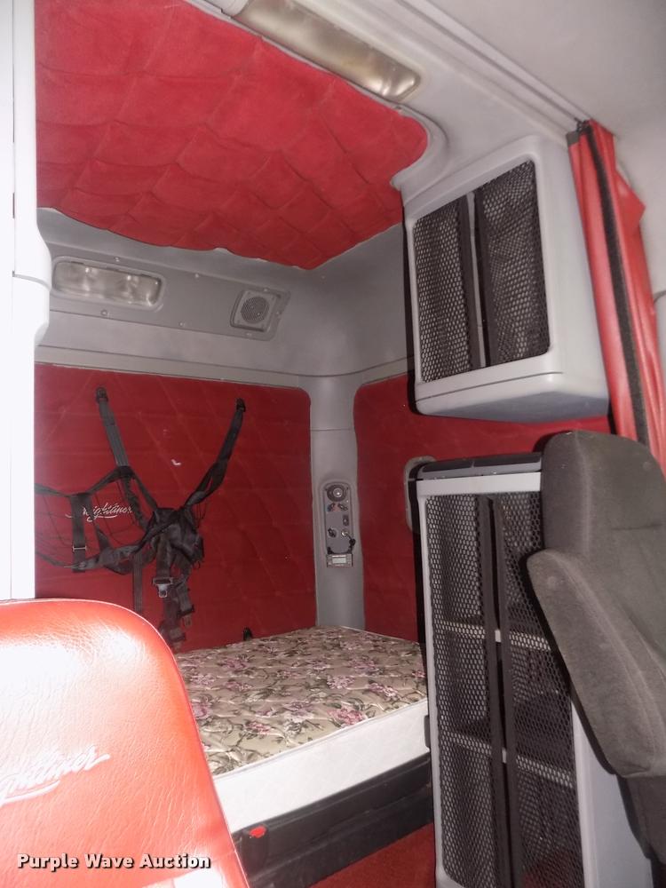 image for item DA3059 2005 Freightliner Columbia semi truck