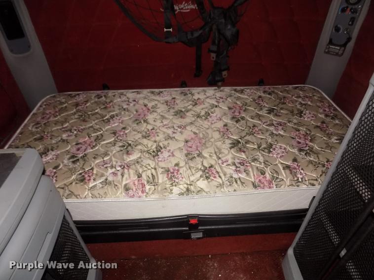 image for item DA3059 2005 Freightliner Columbia semi truck