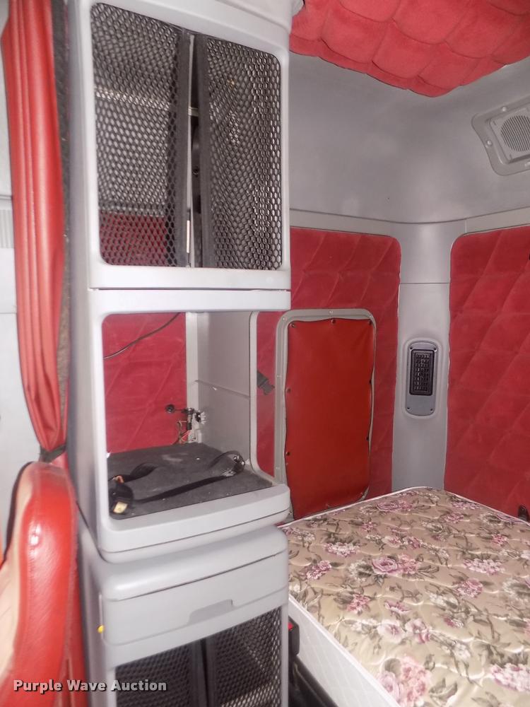 image for item DA3059 2005 Freightliner Columbia semi truck