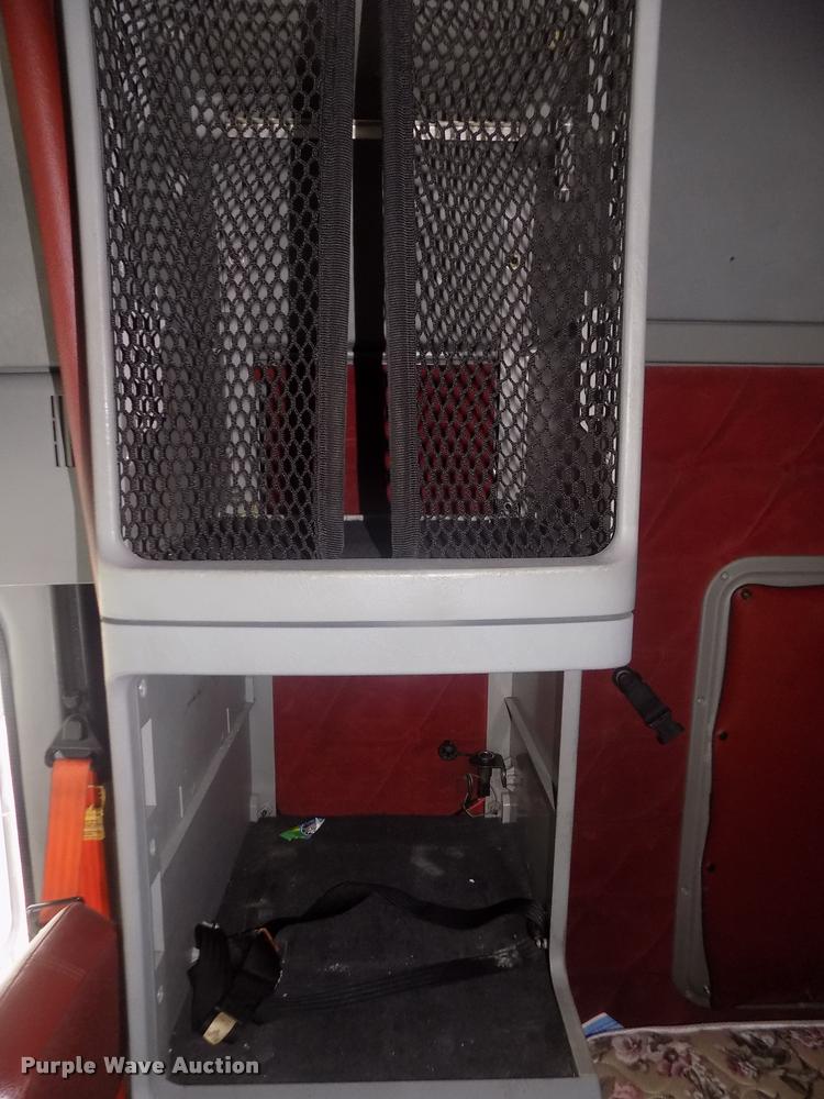 image for item DA3059 2005 Freightliner Columbia semi truck