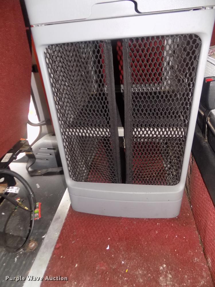 image for item DA3059 2005 Freightliner Columbia semi truck