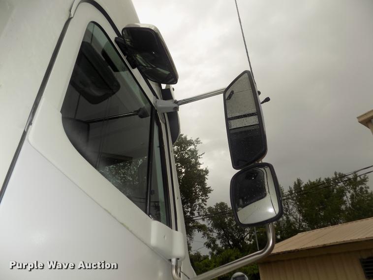 image for item DA3059 2005 Freightliner Columbia semi truck