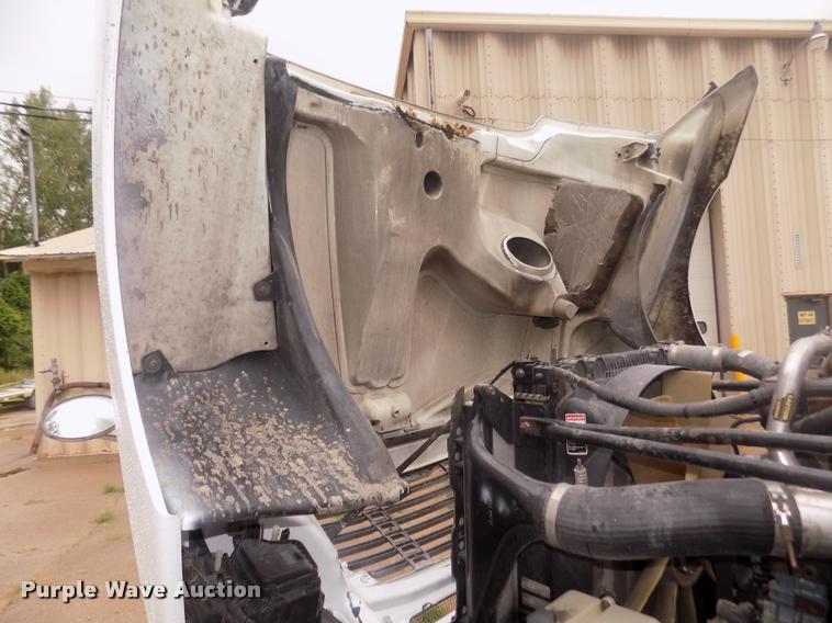 image for item DA3059 2005 Freightliner Columbia semi truck