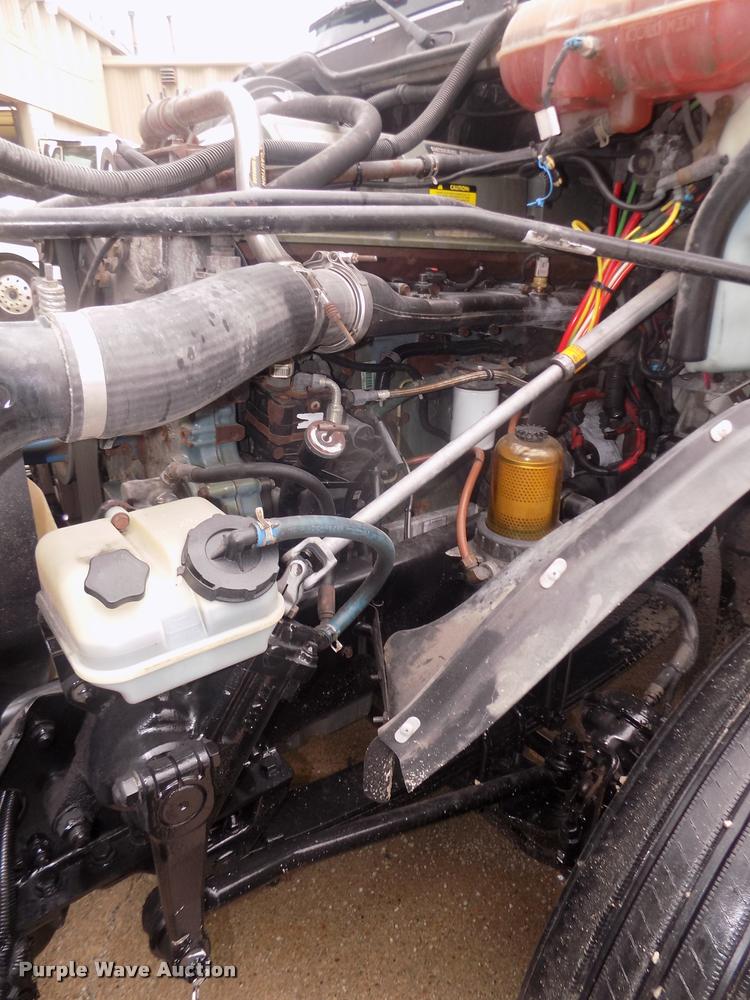 image for item DA3059 2005 Freightliner Columbia semi truck