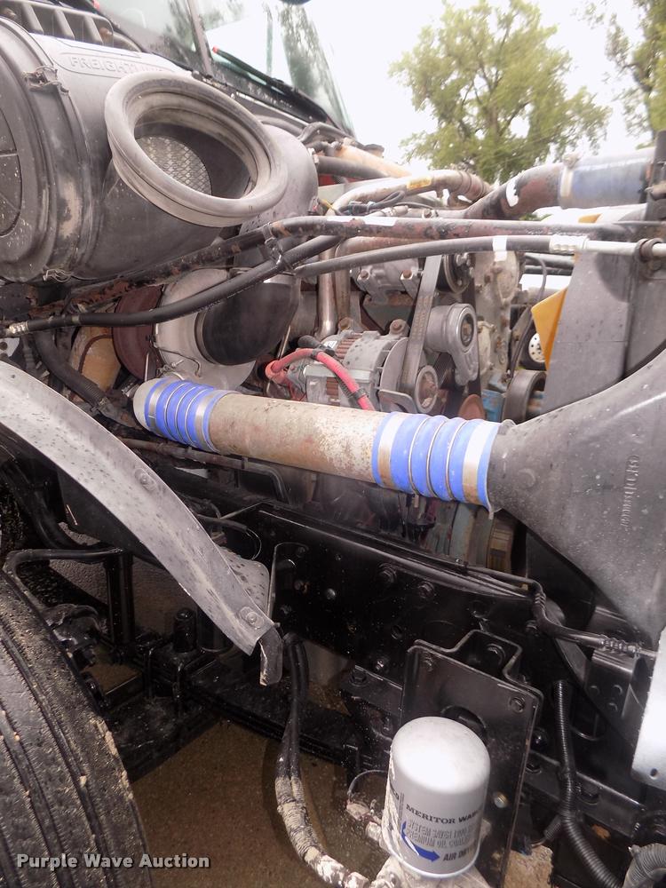 image for item DA3059 2005 Freightliner Columbia semi truck