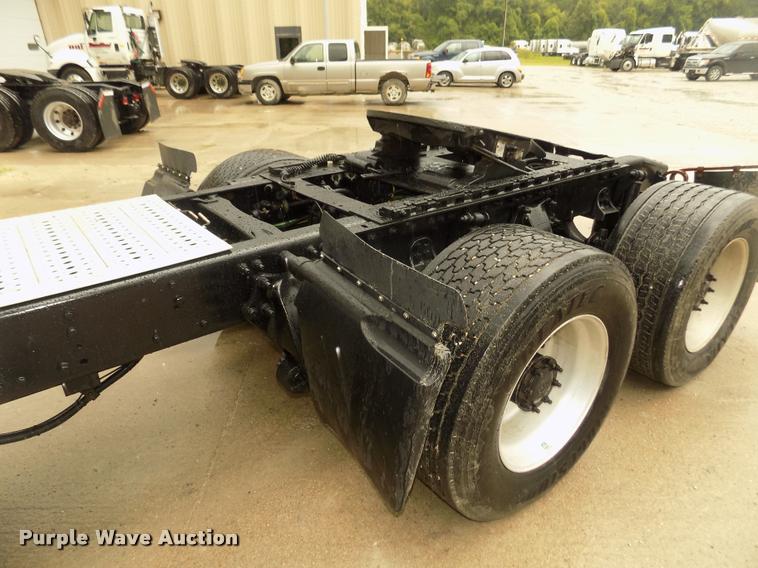 image for item DA3059 2005 Freightliner Columbia semi truck