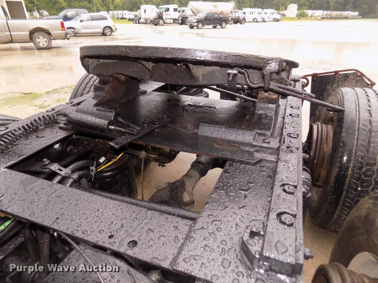 image for item DA3059 2005 Freightliner Columbia semi truck