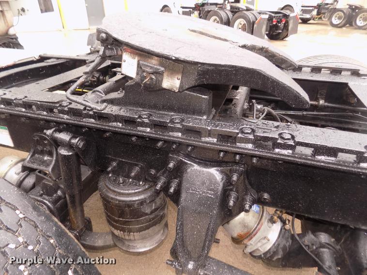 image for item DA3059 2005 Freightliner Columbia semi truck