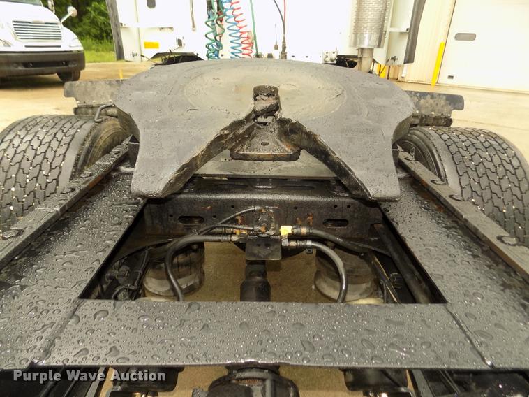 image for item DA3059 2005 Freightliner Columbia semi truck