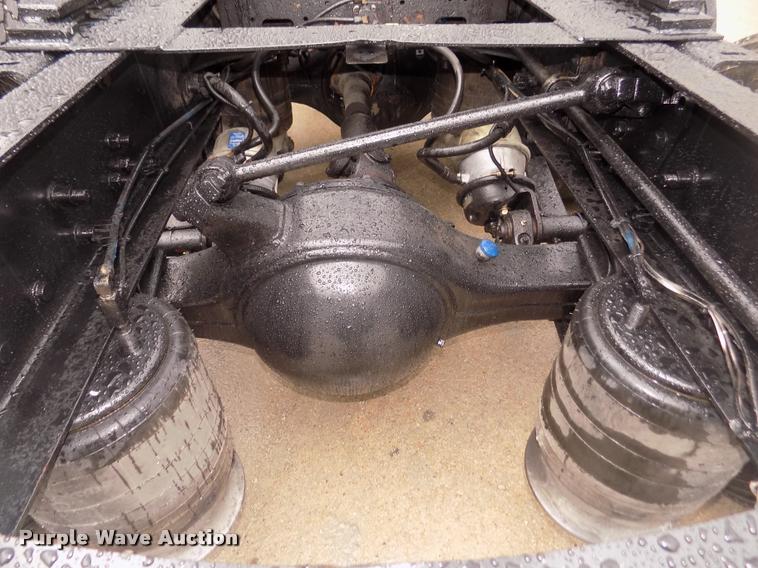 image for item DA3059 2005 Freightliner Columbia semi truck