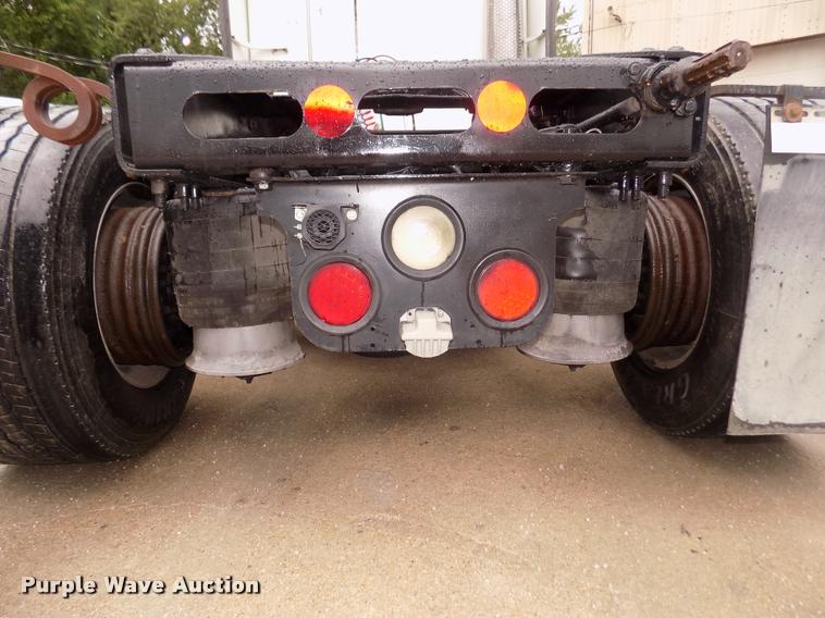 image for item DA3059 2005 Freightliner Columbia semi truck