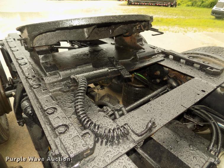 image for item DA3059 2005 Freightliner Columbia semi truck