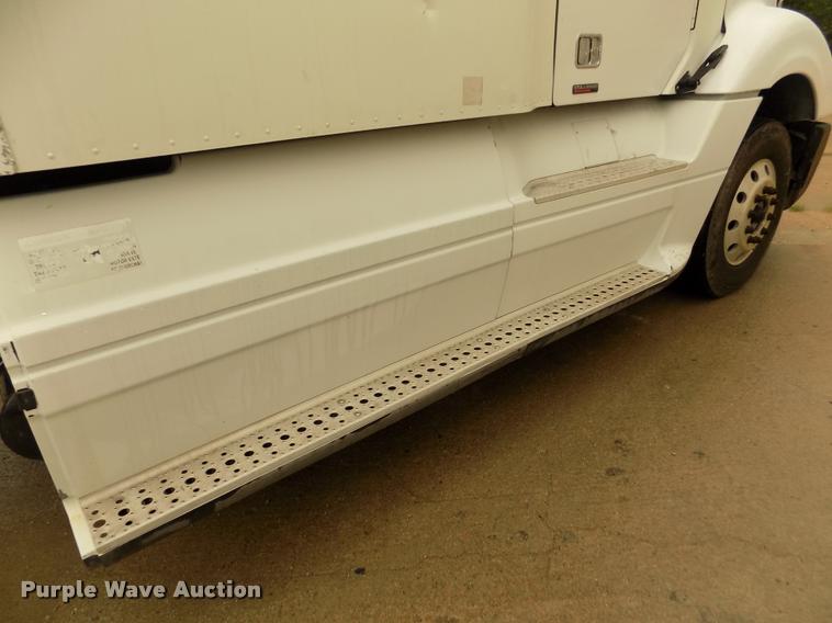 image for item DA3059 2005 Freightliner Columbia semi truck