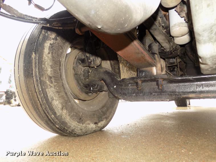 image for item DA3059 2005 Freightliner Columbia semi truck