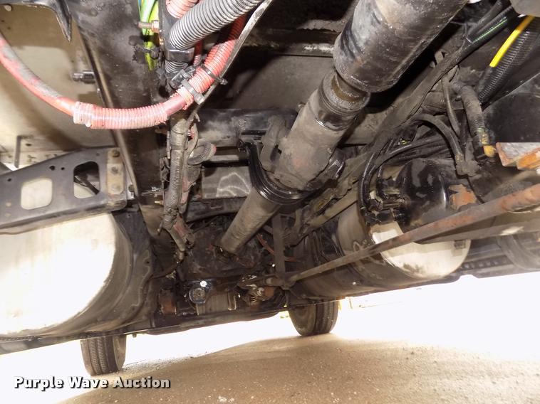 image for item DA3059 2005 Freightliner Columbia semi truck