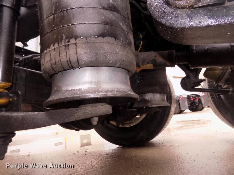 image for item DA3059 2005 Freightliner Columbia semi truck