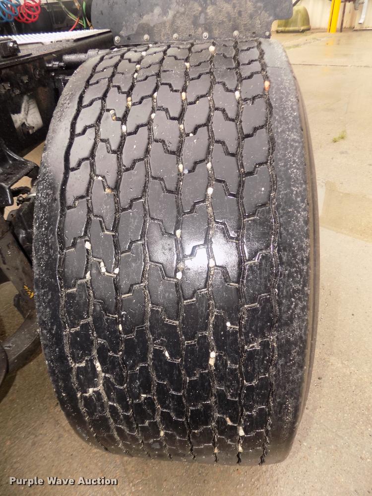 image for item DA3059 2005 Freightliner Columbia semi truck