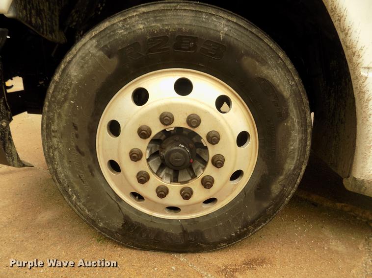 image for item DA3059 2005 Freightliner Columbia semi truck