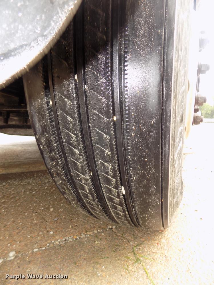 image for item DA3059 2005 Freightliner Columbia semi truck