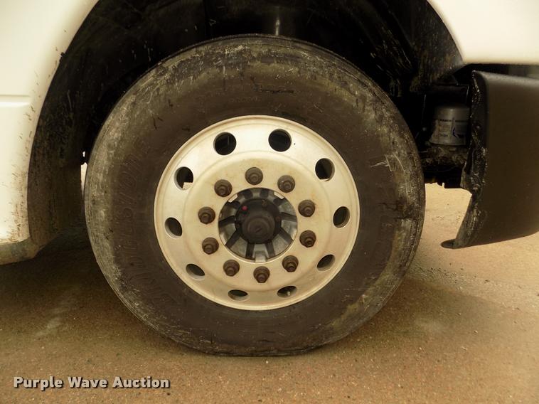 image for item DA3059 2005 Freightliner Columbia semi truck