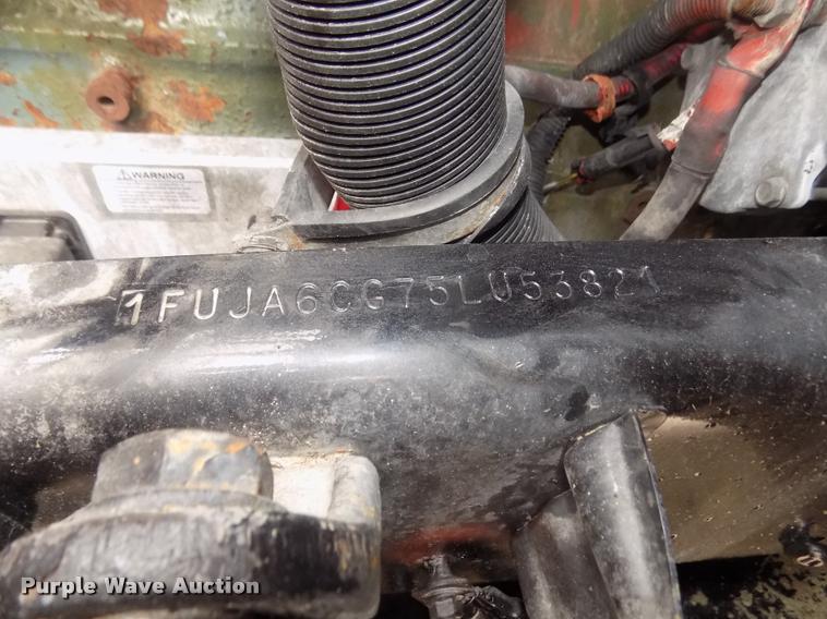 image for item DA3059 2005 Freightliner Columbia semi truck