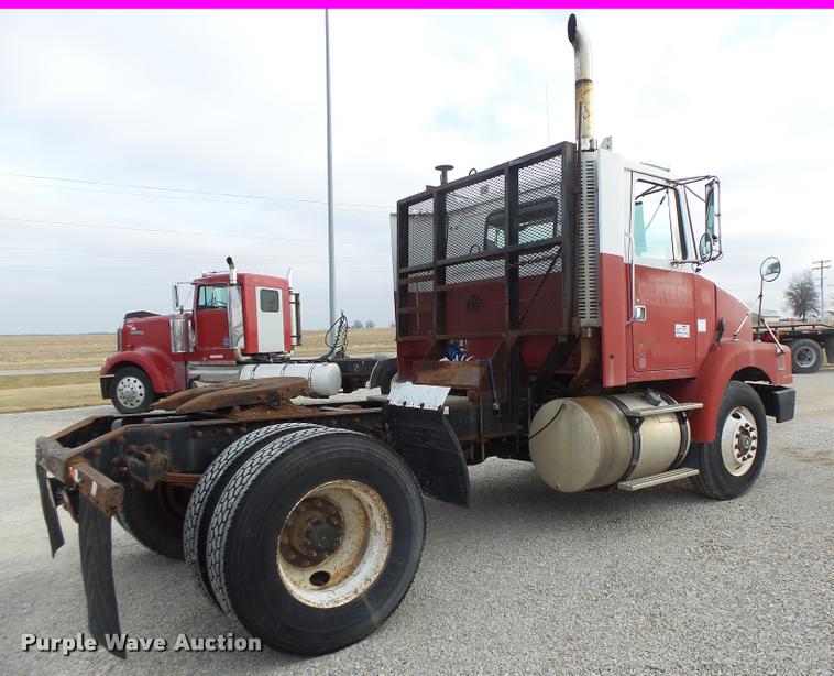 image for item DA3268 1996 Volvo WG semi truck