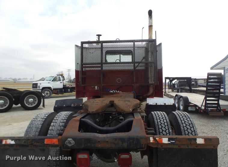 image for item DA3268 1996 Volvo WG semi truck