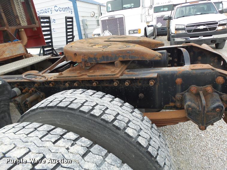 image for item DA3268 1996 Volvo WG semi truck